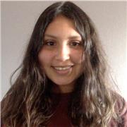 diseñadora de vestuario da clases de artes, tecnología o historia del arte